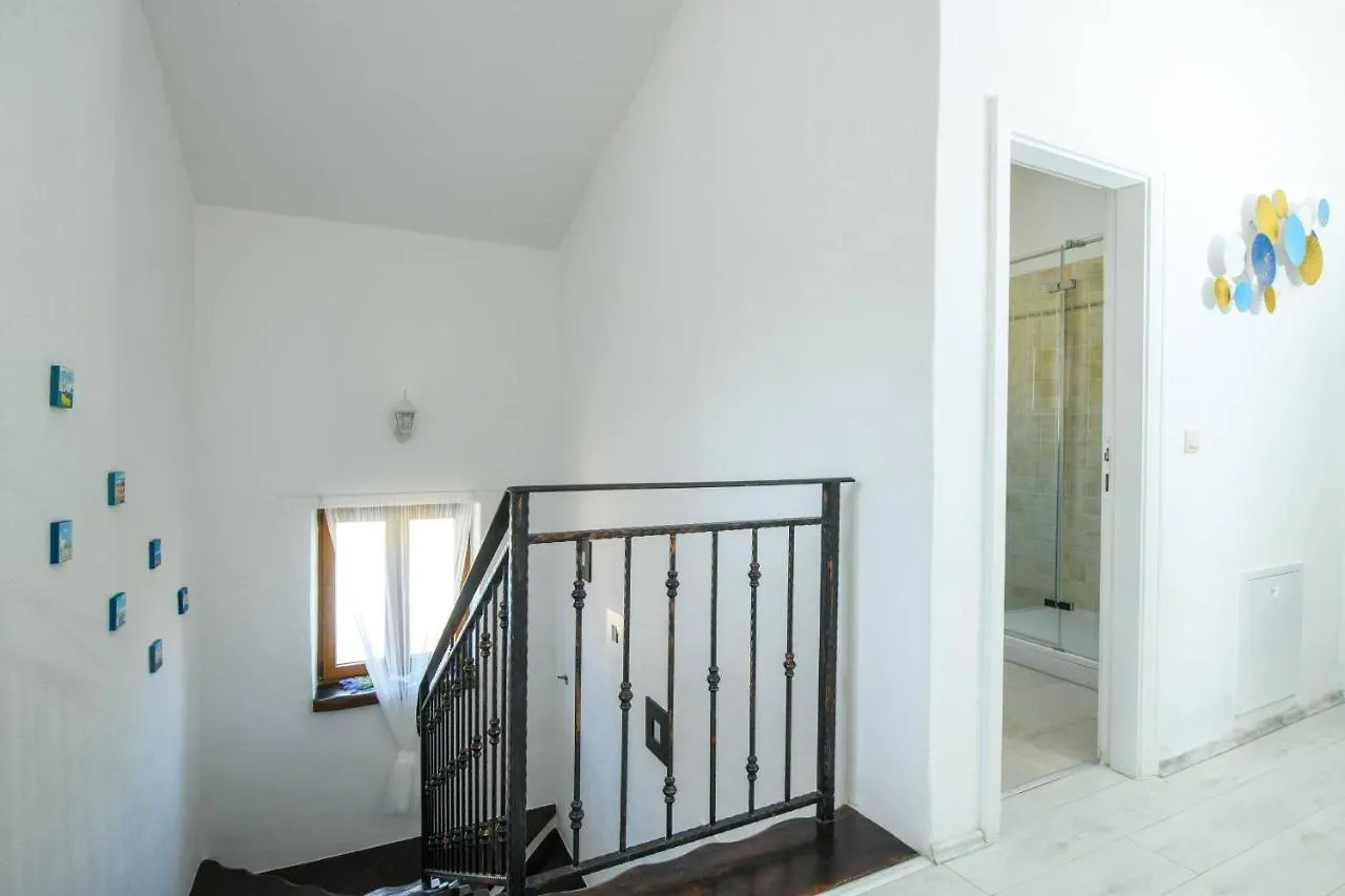 Paradis Villa Stone Queen With Heated Pool Butkovici