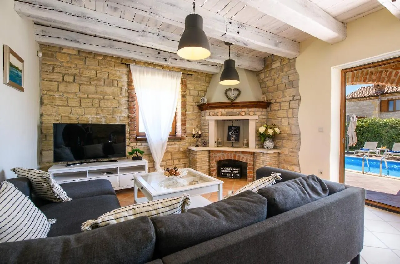 Paradis Villa Stone Queen With Heated Pool Butkovici