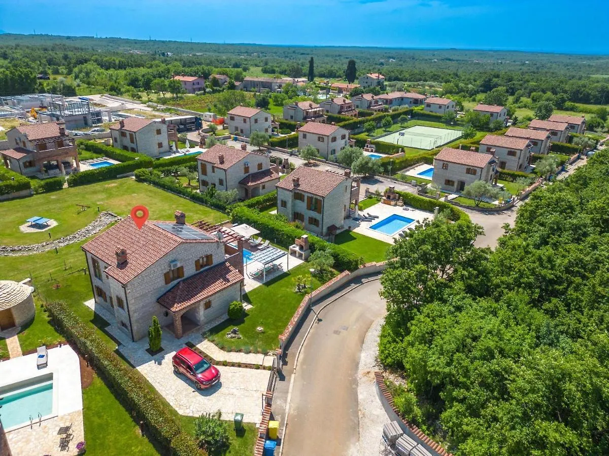 Paradis Villa Stone Queen With Heated Pool Butkovici