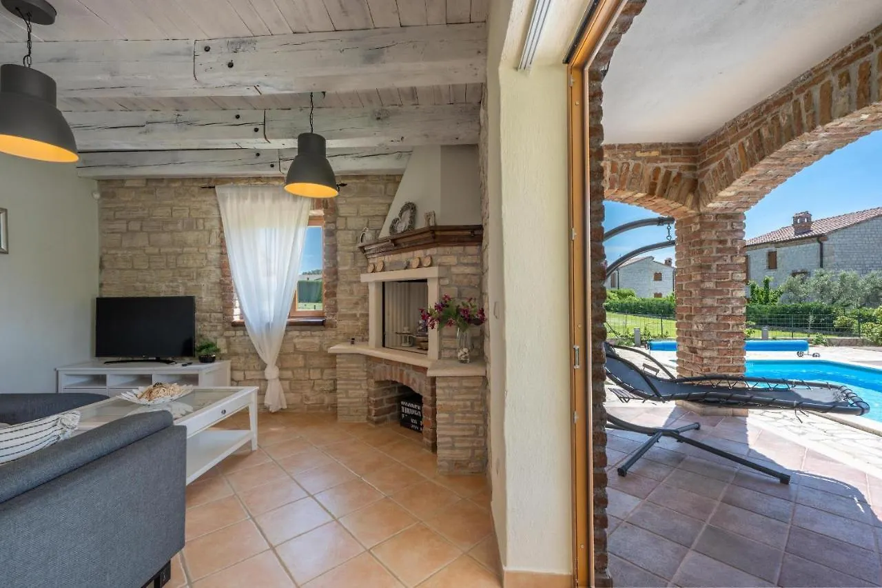 Paradis Villa Stone Queen With Heated Pool Butkovici